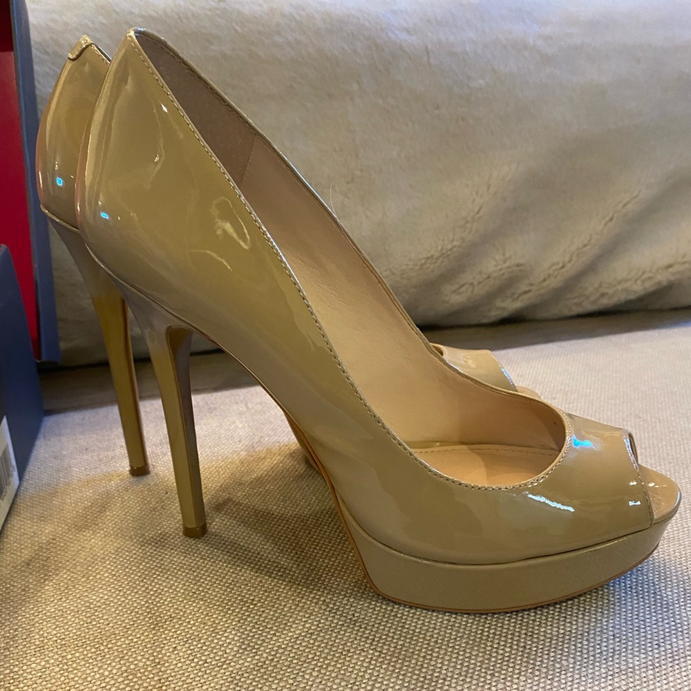 New Vince camuto nude patent open toe platform 8.5M VC-Lorim pumps